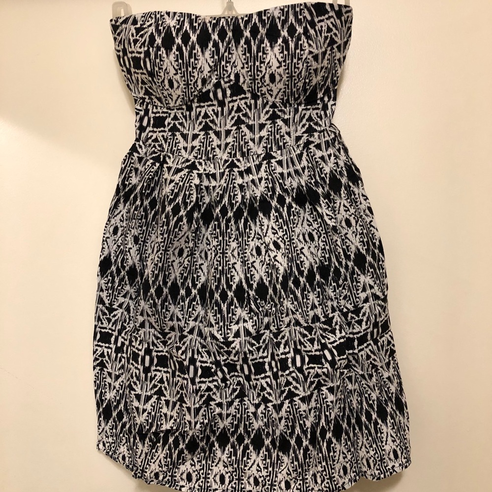 Sleeveless Short Black/White Dress